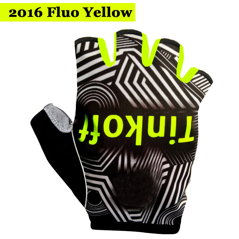 2016 Saxo Bank Tinkoff Guante de bicicletas negro y amarillo